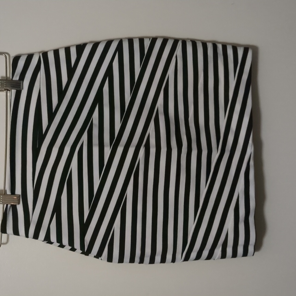 Express Mini Skirt - Picture 4 of 6